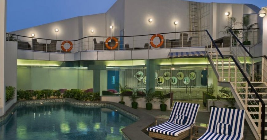 استخر هتل پارک این بای رادیسون