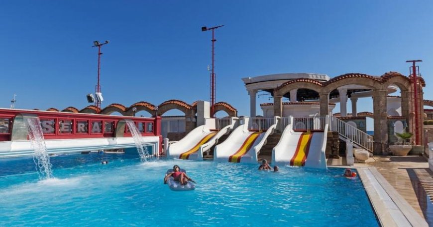 استخر هتل کلاب سرا آنتالیا