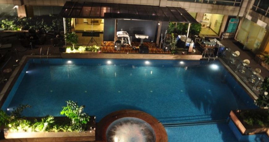 استخر هتل کانتری این دهلی استخر هتل کانتری این دهلی