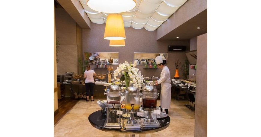 رستوران هتل هالیدی این سیسلی استانبول