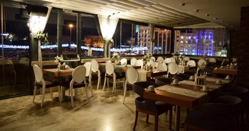 رستوران هتل تکسیم لایف