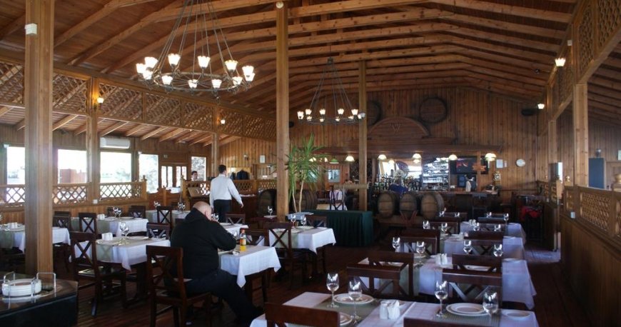 رستوران هتل کرسنت بیچ باکو