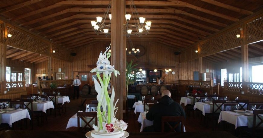 رستوران هتل کرسنت بیچ باکو