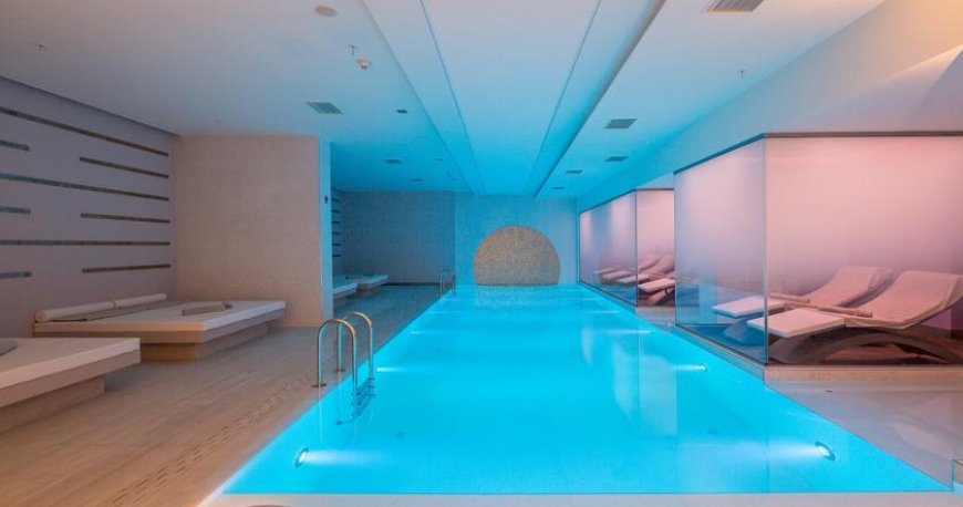 استخر هتل نووتل استانبول