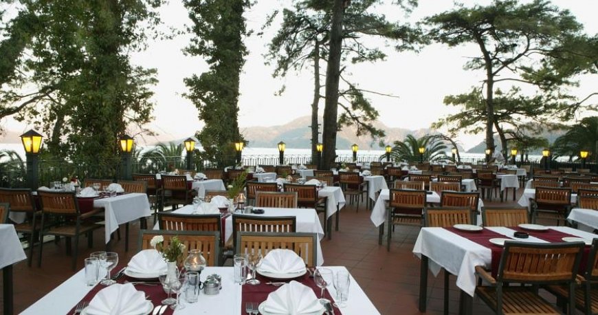 رستوران هتل گرند یازیکی کلاب تربان رستوران هتل گرند یازیکی کلاب تربان