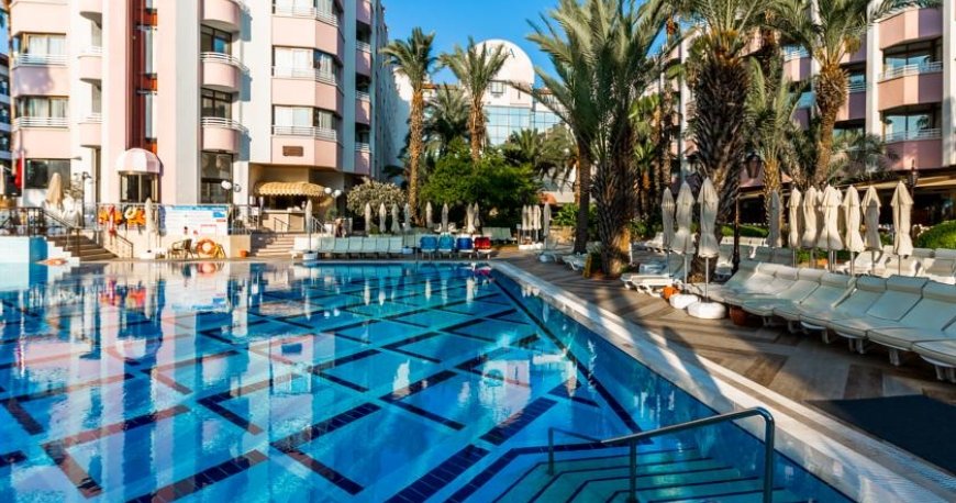 استخر هتل آکوا