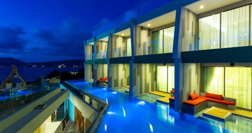 استخر هتل کرست ریزورت اند پول ویلاز