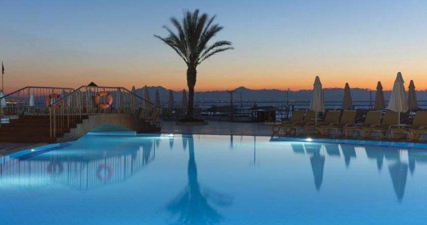 استخر هتل گرند پارک کمر آنتالیا ترکیه