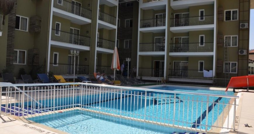 استخر هتل مرسوی اکسکلوسیو آکوا