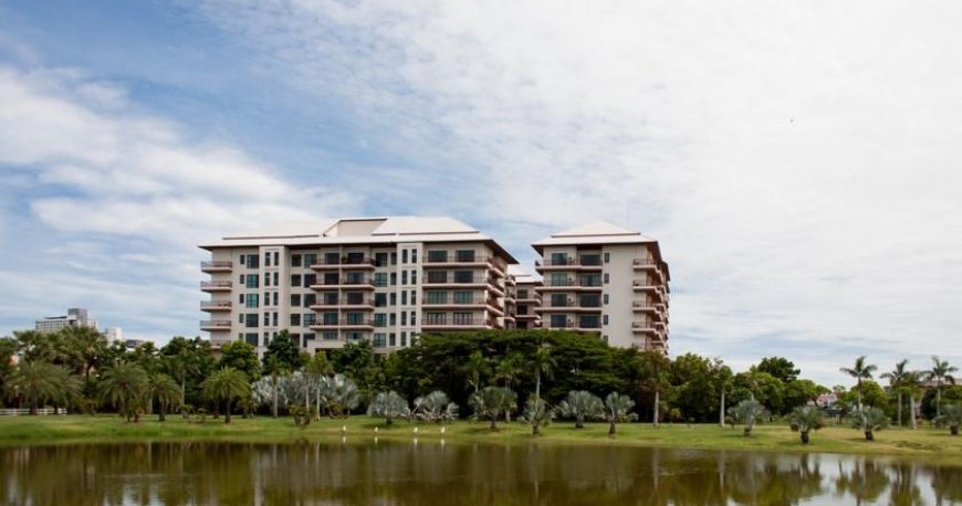 استخر هتل رین ریزورت