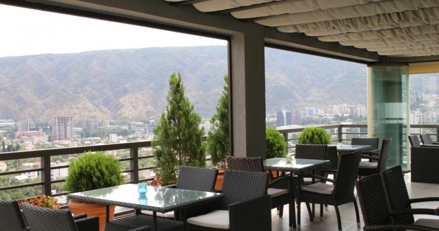 رستوران هتل دلابائوری