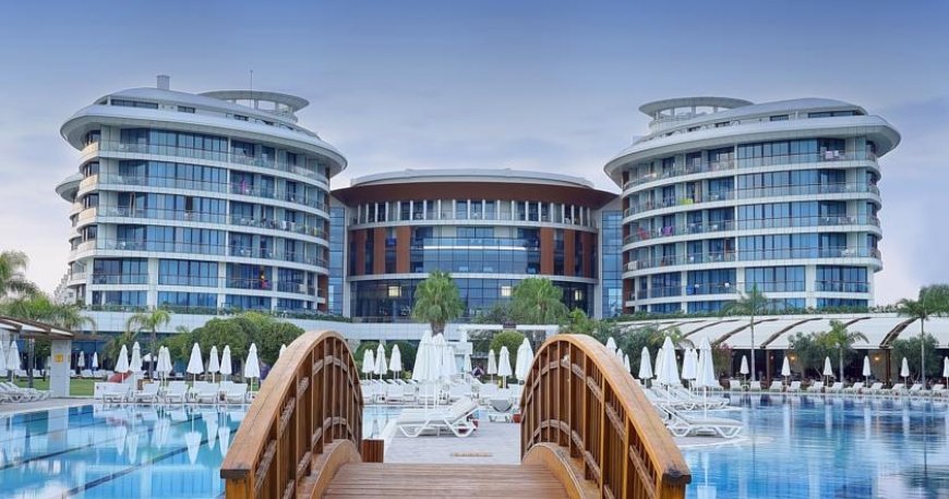 استخر هتل بایا لارا