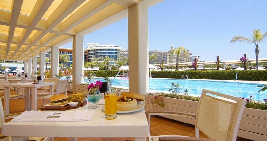 رستوران هتل بایا لارا