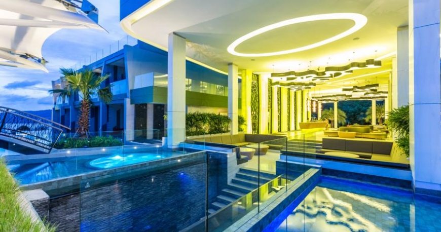 استخر هتل کرست ریزورت اند پول ویلاز