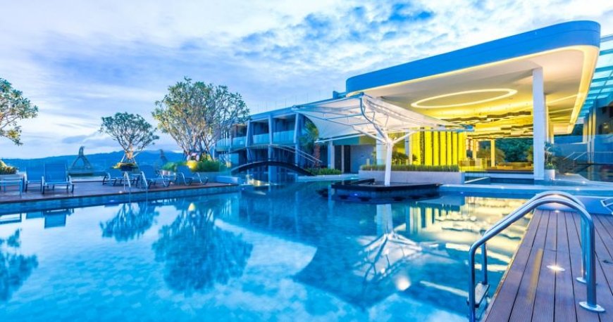 استخر هتل کرست ریزورت اند پول ویلاز