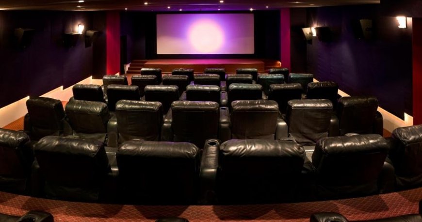 سالن سینما هتل لالیت بمبئی