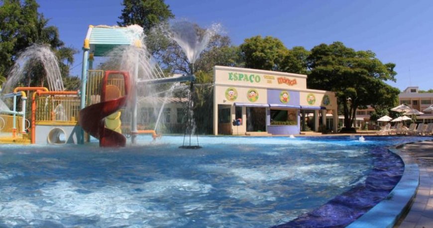 استخر هتل بوربن کاتاراتاس ایگواسو استخر هتل بوربن کاتاراتاس ایگواسو