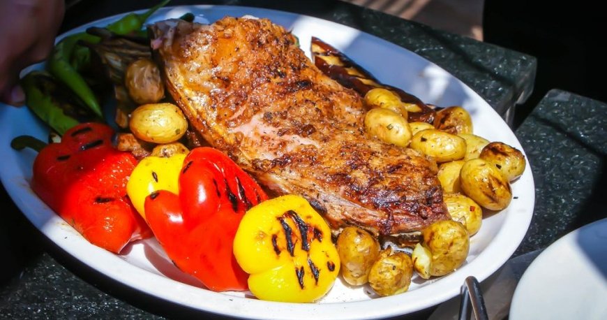 رستوران هتل کرسنت بیچ باکو