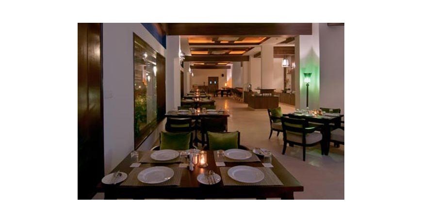 رستوران هتل ناگوا گرند