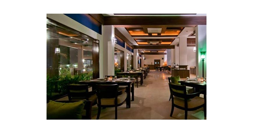 رستوران هتل ناگوا گرند