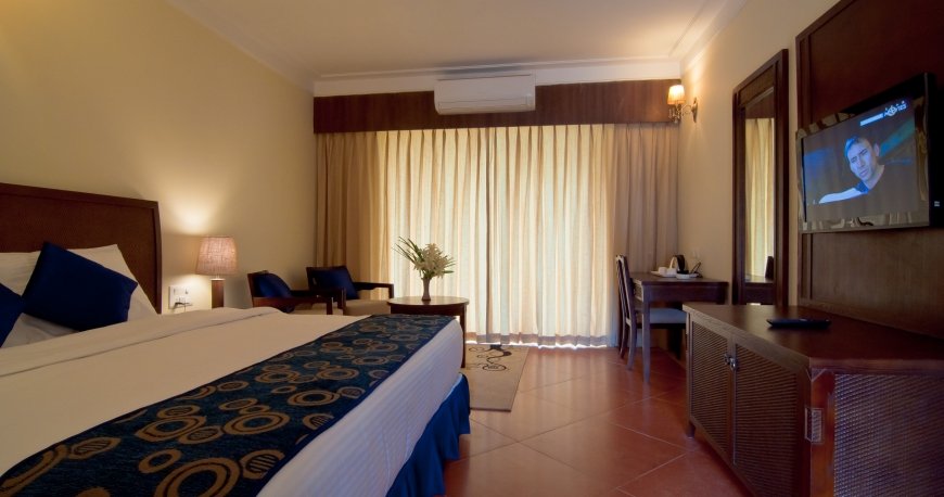 استخر هتل ناگوا گرند