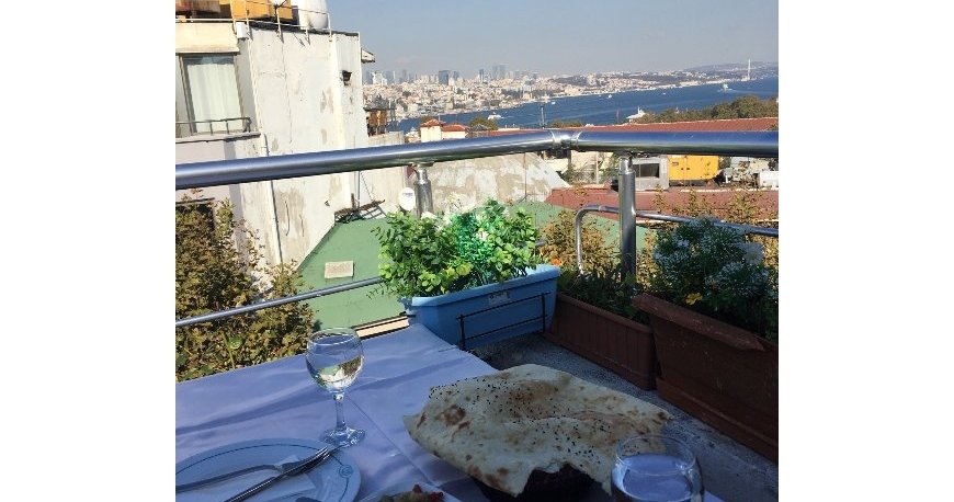 ال آمد تراس استانبول