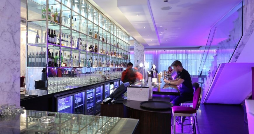 رستوران هیلیز بار اند تراس دبی