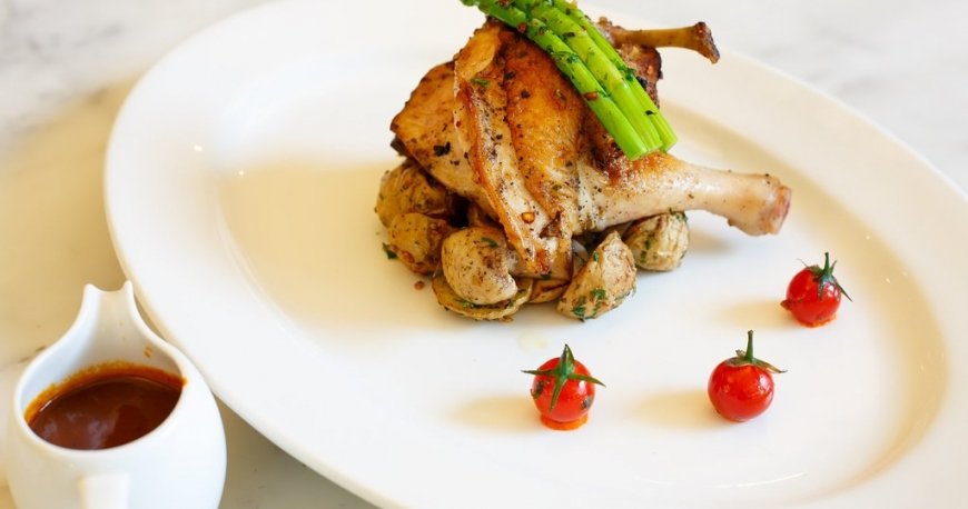 کافه مومو کافه مومو