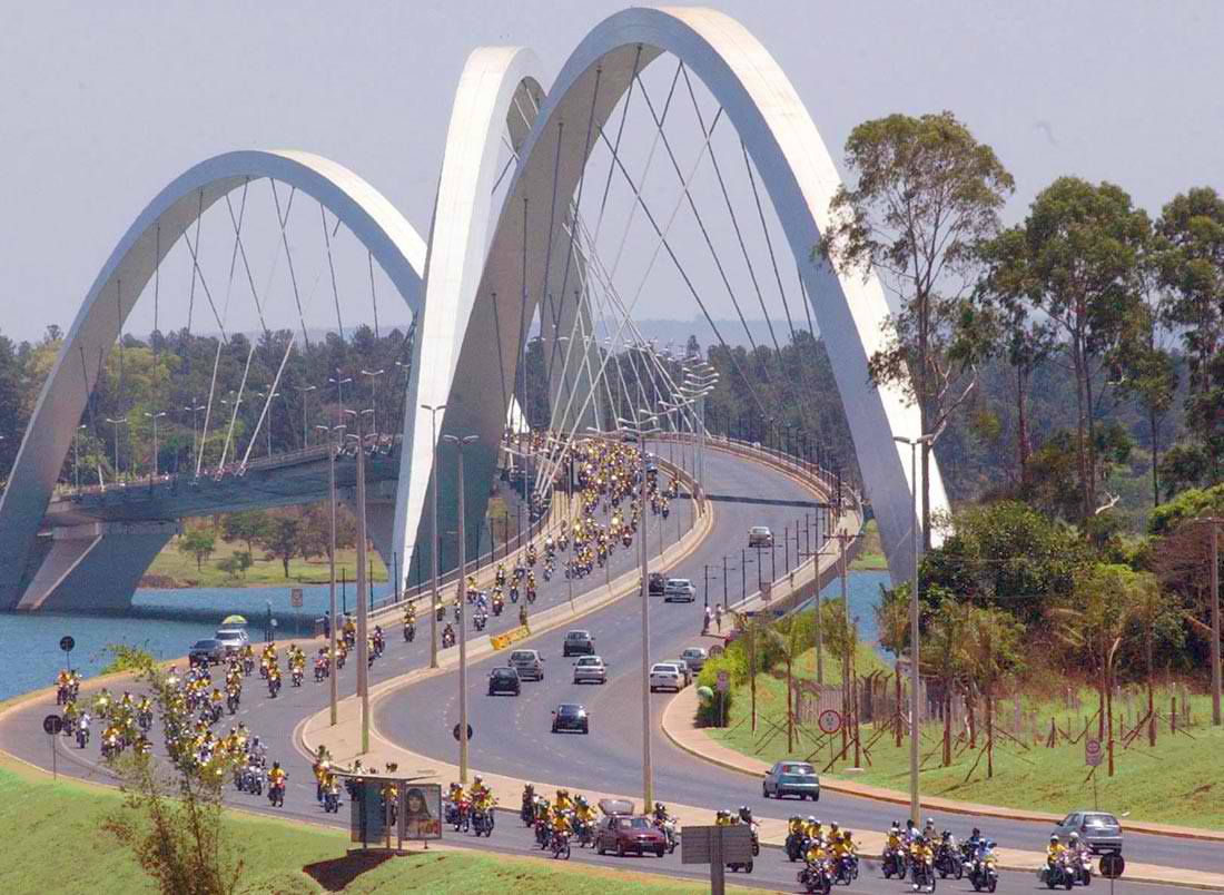 Juscelino-Kubitschek-Bridge-in-Brasilia-Brazil.jpg