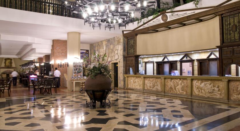 لابی هتل گرند یازیچی کلاب مارماریس
