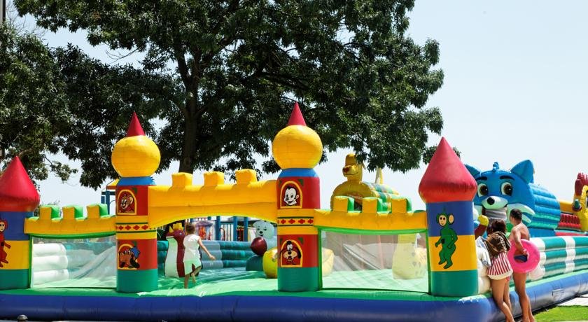 استخر کودک هتل گرند وارنا بلغارستان