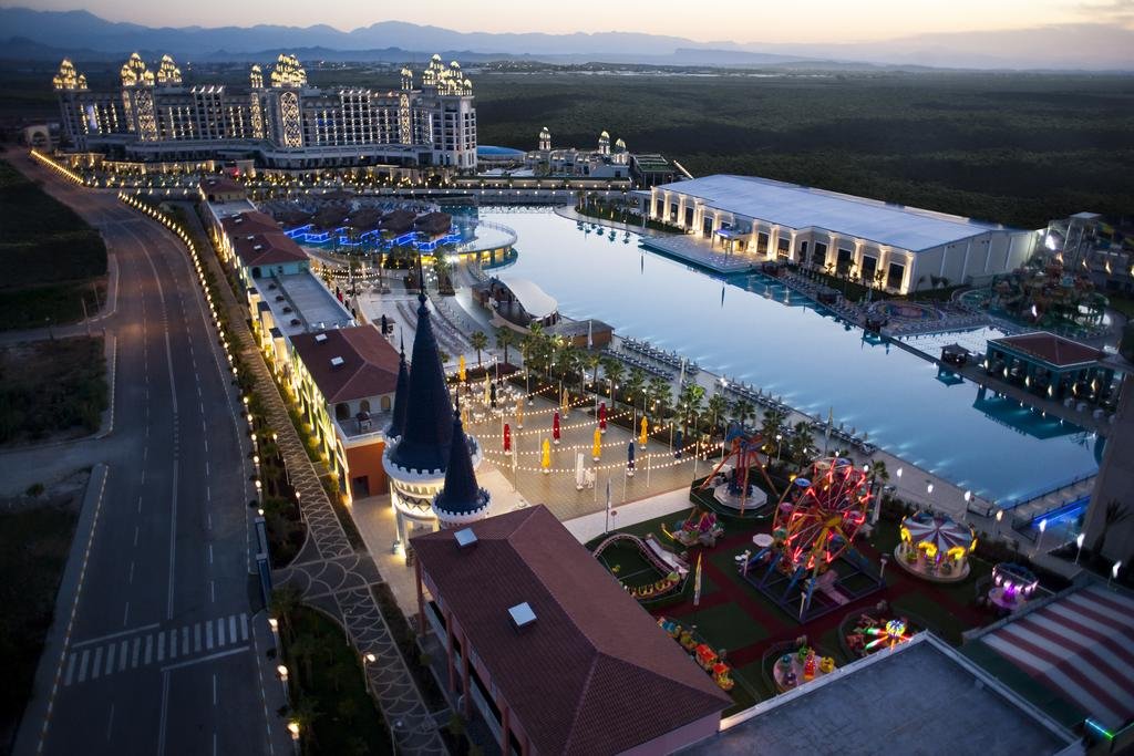 هتل گرانادا لاکچری بلک