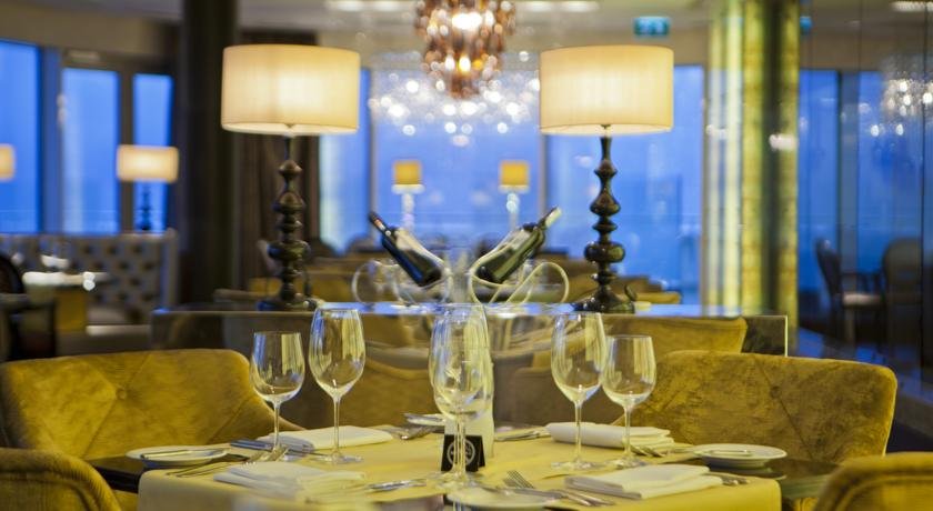 رستوران هتل هیلتون باکو رستوران هتل هیلتون باکو