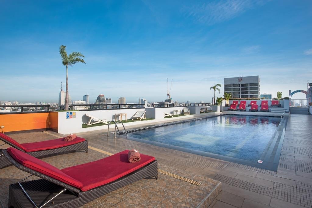 استخر هتل فوراما سیلوم بانکوک