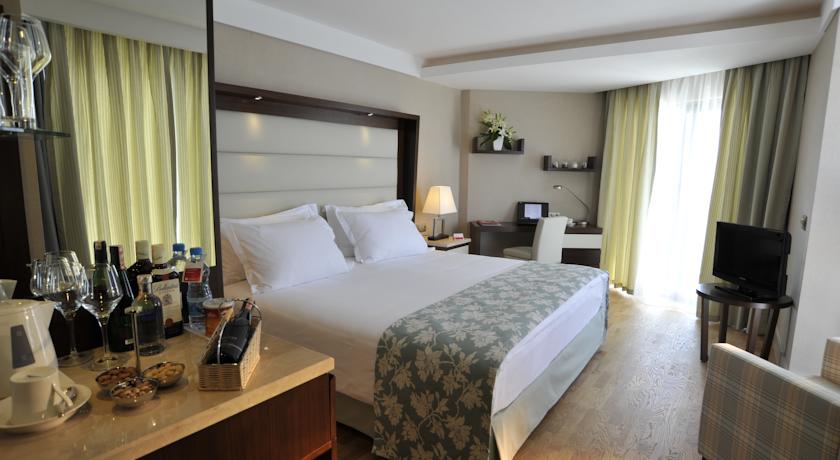 اتاق هتل رامادا پلازا آنتالیا