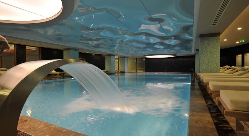 استخر هتل رامادا پلازا آنتالیا