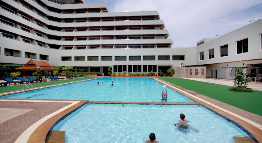 استخر هتل پاتونگ ریزورت پوکت تایلند