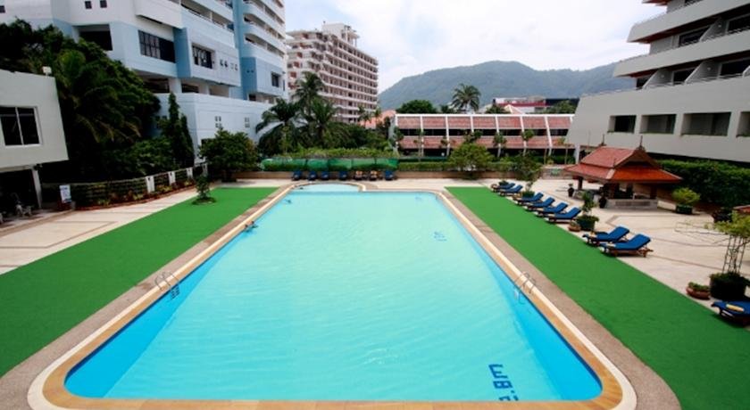 استخر هتل پاتونگ ریزورت پوکت تایلند