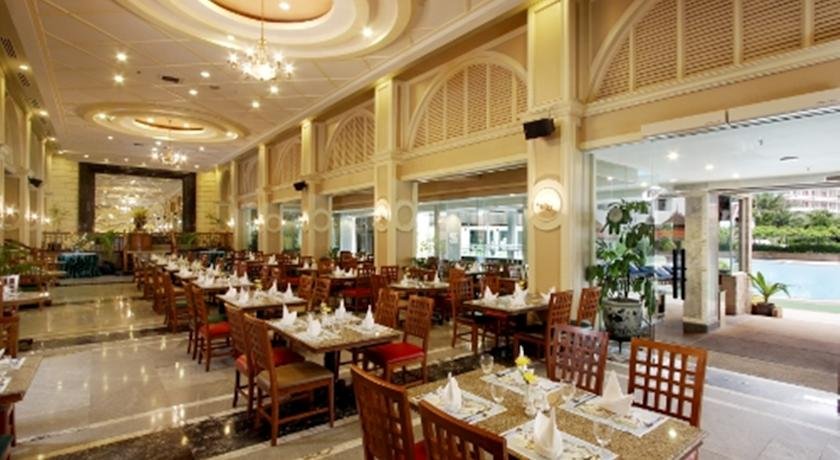 رستوران هتل پاتونگ ریزورت پوکت تایلند