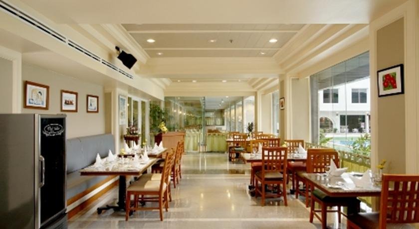 رستوران هتل پاتونگ ریزورت پوکت تایلند