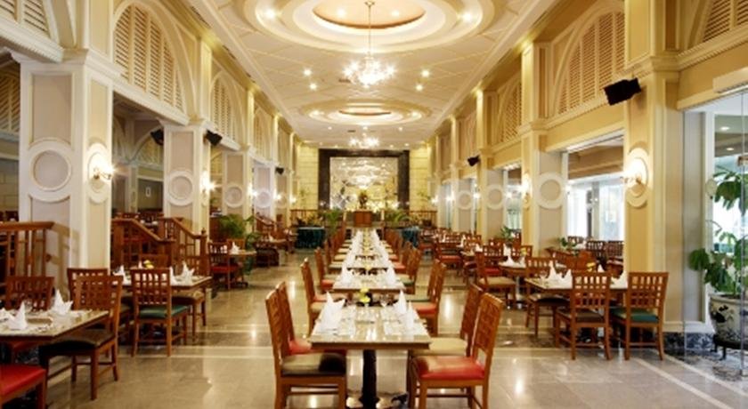 رستوران هتل پاتونگ ریزورت پوکت تایلند