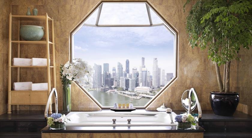 رستوران هتل ریتز کارلتون سنگاپور