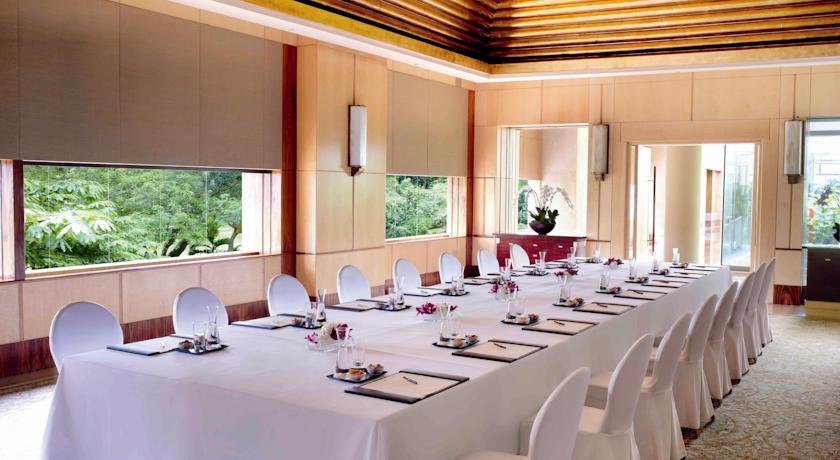 رستوران هتل ریتز کارلتون سنگاپور