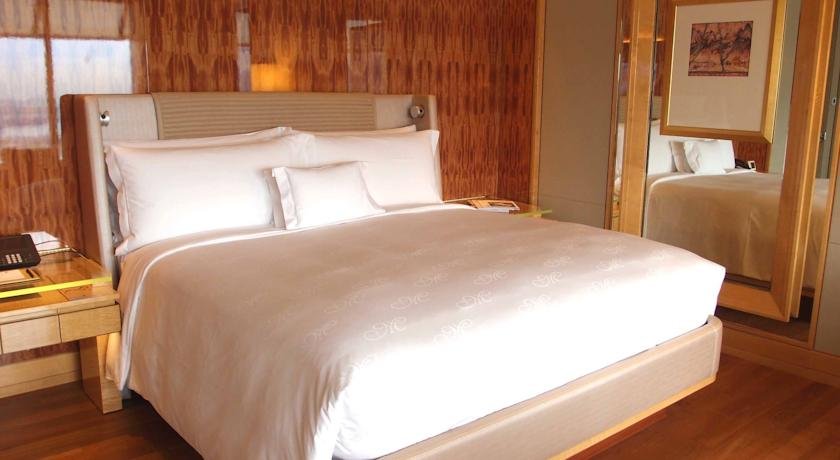 اتاق هتل ریتز کارلتون سنگاپور