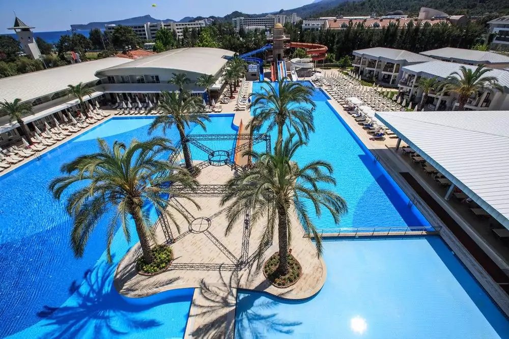 استخر هتل ترنساتلانتیک آنتالیا استخر هتل ترنساتلانتیک آنتالیا