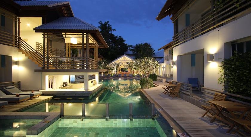 استخر هتل رامادا پوکت