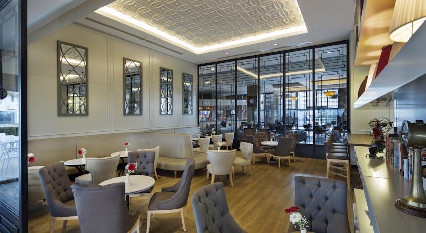 رستوران هتل تایتانیک لارا آنتالیا