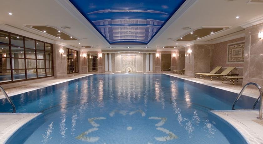 استخر هتل الیت ورلد استانبول