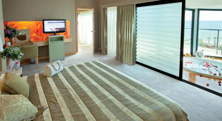 اتاق هتل کرنلیا دلوکس آنتالیا ترکیه 