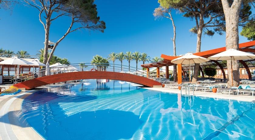 استخر هتل کرنلیا دلوکس آنتالیا ترکیه 